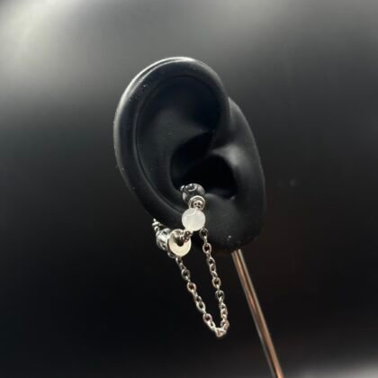 earcuff argenté et transparent avec chaîne