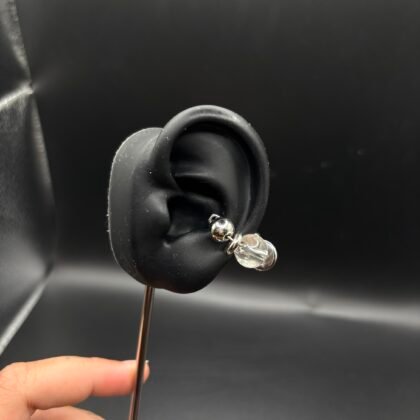 gros earcuff argenté et transparent